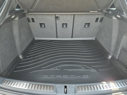 Certified 2025 Porsche Macan Turbo image 32