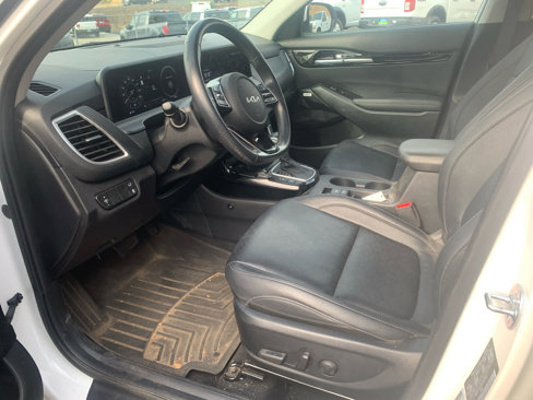 Used 2024 Kia Seltos SX w/ SX Sunroof Package image 9