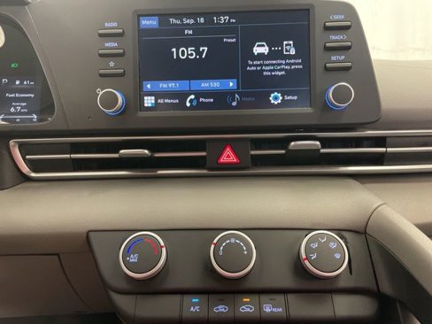 Used 2021 Hyundai Elantra SE image 17