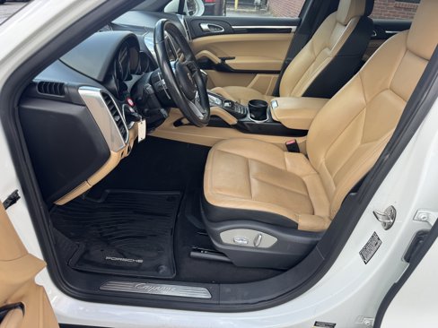 Used 2016 Porsche Cayenne image 22
