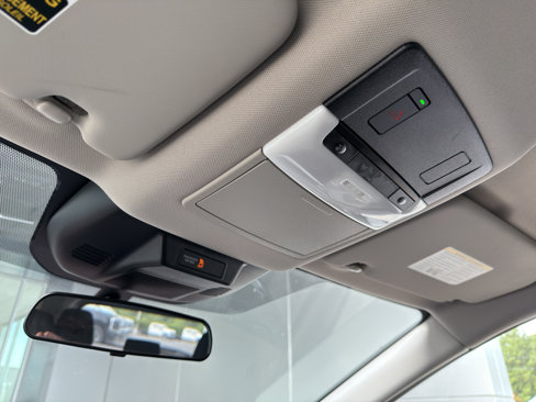 Used 2023 Nissan Rogue SV image 32