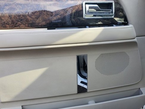 Used 2015 Lincoln Navigator L 4WD image 8