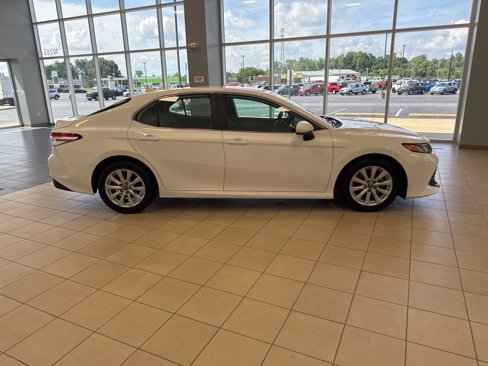 Used 2019 Toyota Camry LE image 6