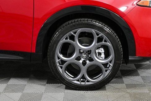 New 2025 Alfa Romeo Tonale w/ Premium Package image 38