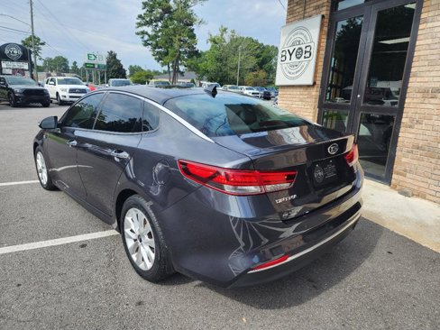 Used 2018 Kia Optima S w/ Panoramic Sunroof Package image 3