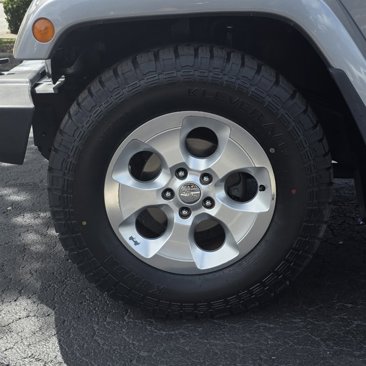Used 2014 Jeep Wrangler Unlimited Sahara w/ Dual Top Group image 32