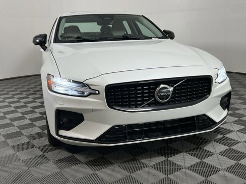 Certified 2024 Volvo S60 B5 Plus image 4