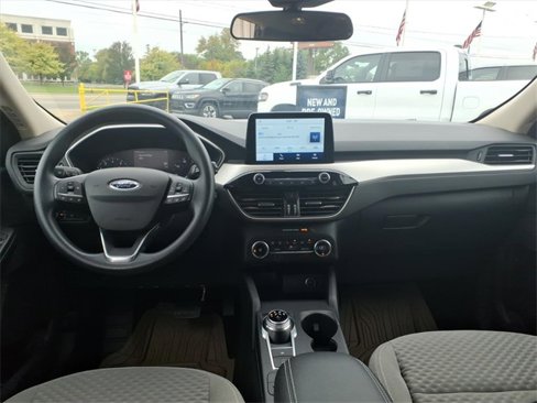 Used 2020 Ford Escape SE image 12