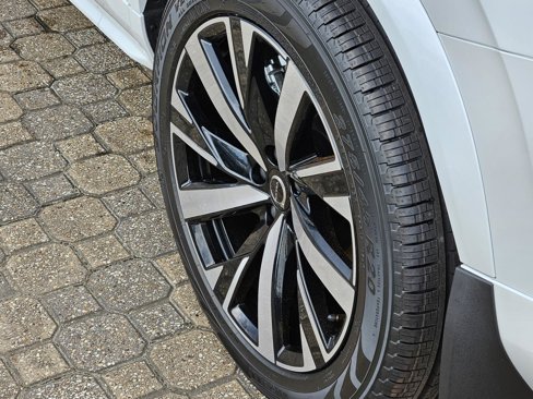 New 2025 Volvo XC90 B6 Core w/ Protection Package image 9