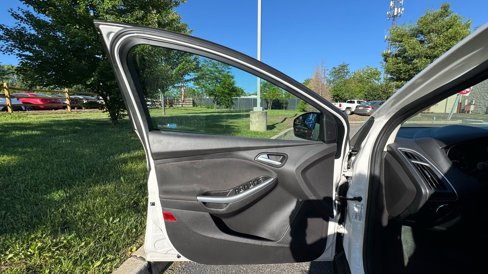 Used 2012 Ford Focus Titanium image 9