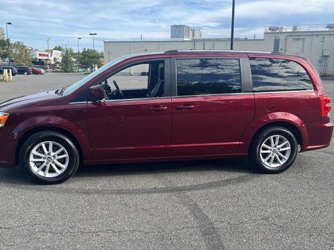 Used 2019 Dodge Grand Caravan SXT image 2