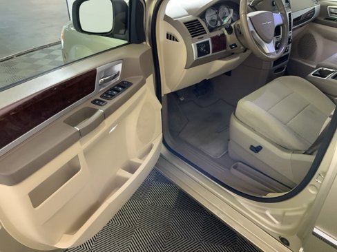 Used 2010 Chrysler Town & Country Touring w/ Family Value Group image 20