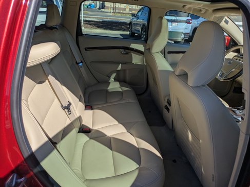 Used 2015 Volvo XC70 T6 Platinum w/ Protection Package image 33