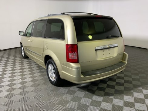 Used 2010 Chrysler Town & Country Touring w/ Family Value Group image 9