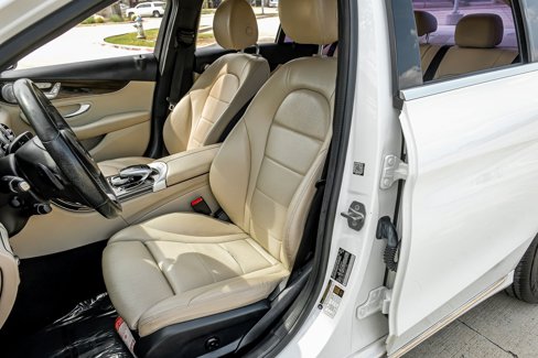 Used 2018 Mercedes-Benz C 300 Sedan w/ Multimedia Package image 4