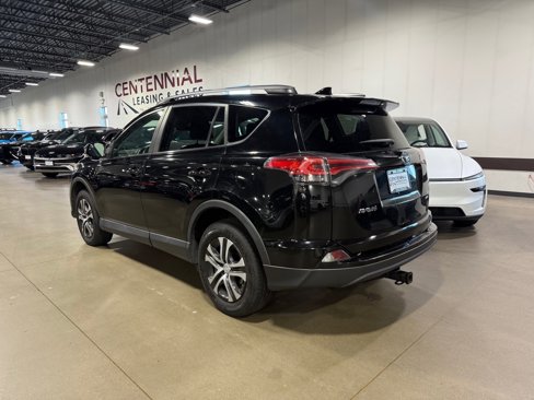 Used 2018 Toyota RAV4 LE image 5