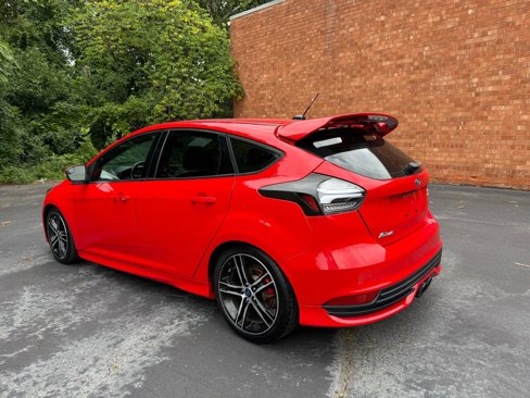 Used 2017 Ford Focus ST image 5