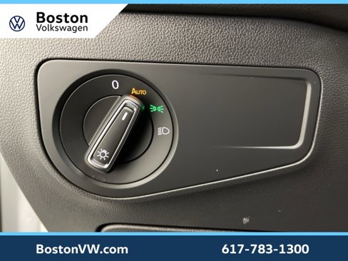 Used 2022 Volkswagen Tiguan SE w/ Panoramic Sunroof Package image 13