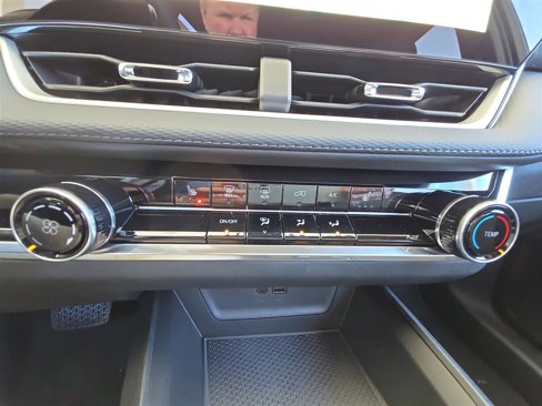 New 2025 Chevrolet Equinox LT w/ Safety and Technology Package image 18