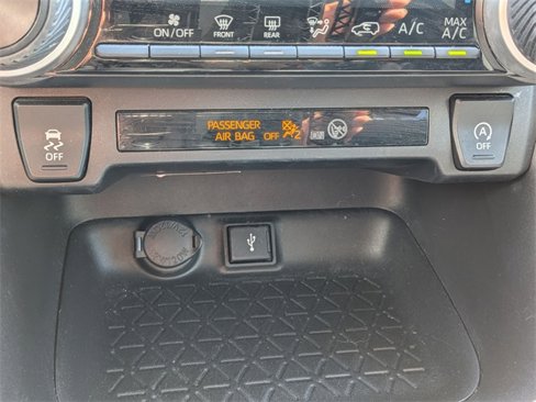 Used 2021 Toyota RAV4 LE image 20