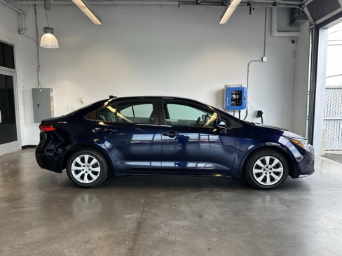 Used 2021 Toyota Corolla LE image 2