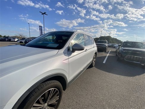 Used 2018 Volkswagen Tiguan SEL image 2