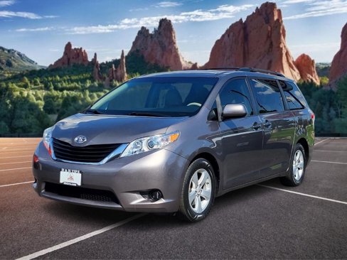 Used 2011 Toyota Sienna LE image 1