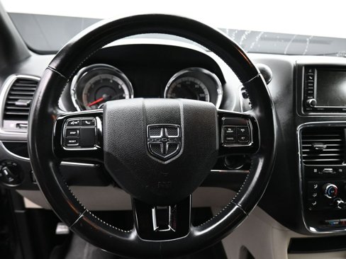 Used 2019 Dodge Grand Caravan SXT image 14