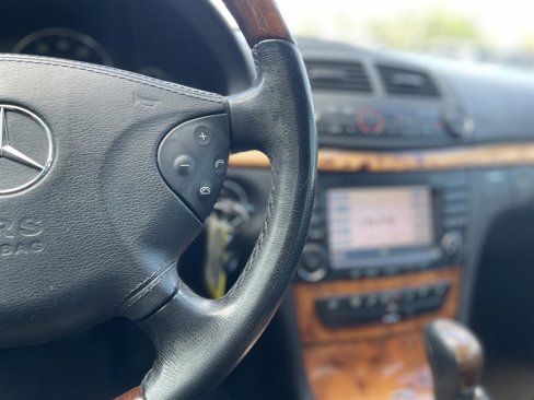 Used 2006 Mercedes-Benz E 350 4MATIC Sedan image 28