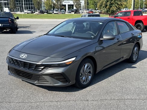 Used 2024 Hyundai Elantra SEL image 3