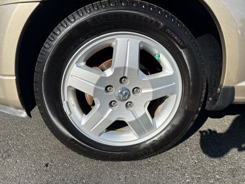 Used 2009 Dodge Caliber SXT image 9