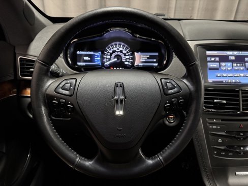 Used 2015 Lincoln MKT AWD image 16