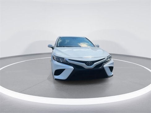 Used 2020 Toyota Camry SE image 3