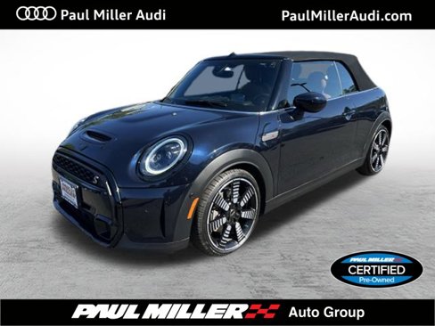 Used 2022 MINI Cooper S w/ Driver Assistance Package image 1