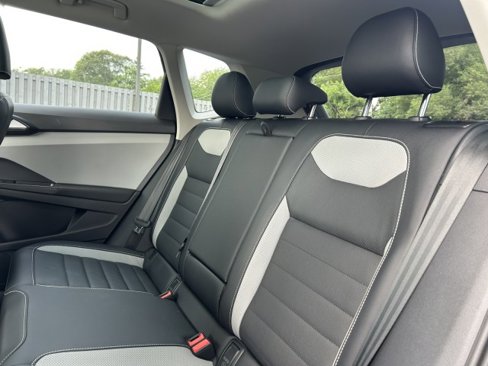 Used 2022 Volkswagen Taos SEL image 22