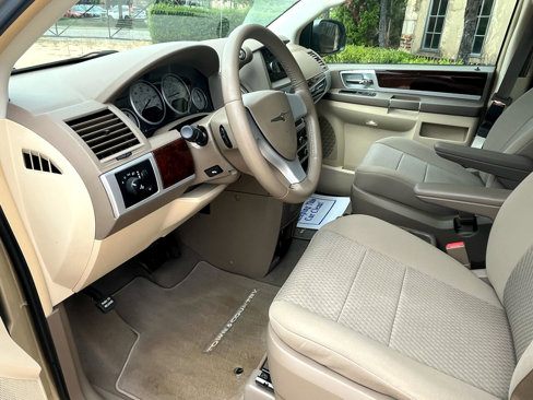 Used 2010 Chrysler Town & Country Touring image 26