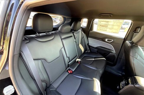 New 2025 Jeep Compass Latitude image 14