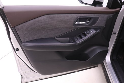 Used 2023 Nissan Rogue SV image 8