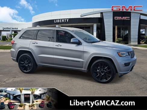 Used 2020 Jeep Grand Cherokee Altitude image 1