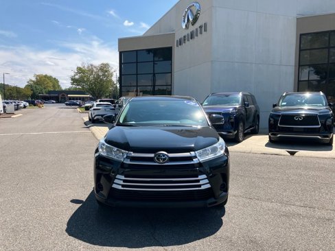 Used 2019 Toyota Highlander LE w/ Phone Cable & Charge Package image 3