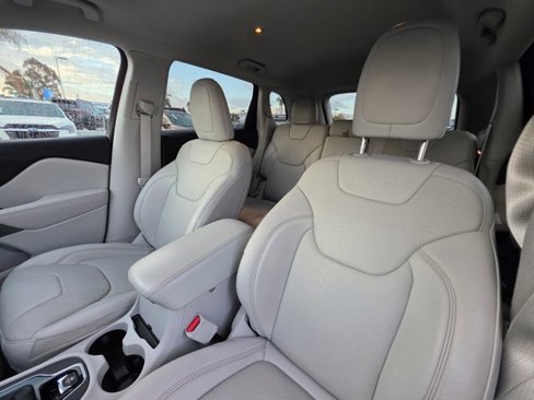 Used 2020 Jeep Cherokee Limited w/ Technology Group image 16