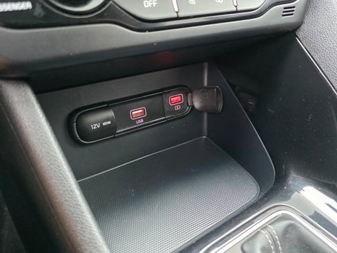Used 2020 Kia Niro Touring image 28