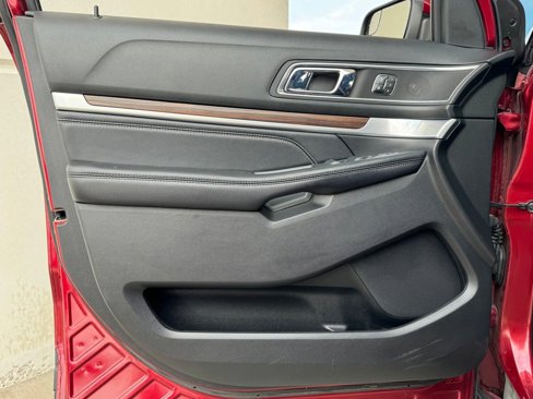 Used 2018 Ford Explorer Limited image 12