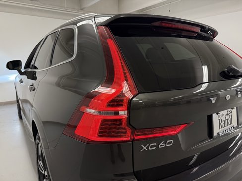 Used 2021 Volvo XC60 T5 Momentum w/ Protection Package image 11