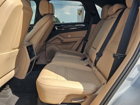 Certified 2019 Porsche Cayenne w/ Premium Package image 28