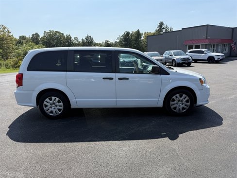 Used 2020 Dodge Grand Caravan SE w/ UConnect Hands-Free Group image 5