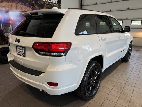 Used 2019 Jeep Grand Cherokee Altitude image 11