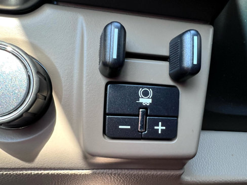 Used 2019 Chevrolet Tahoe LT w/ Luxury Package image 24