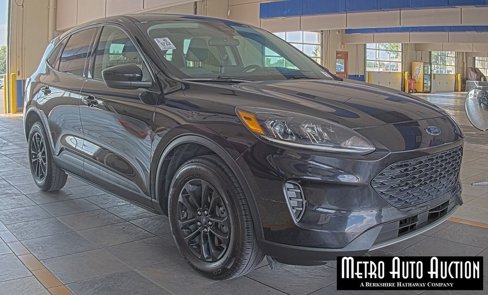 Used 2020 Ford Escape SE Sport image 3