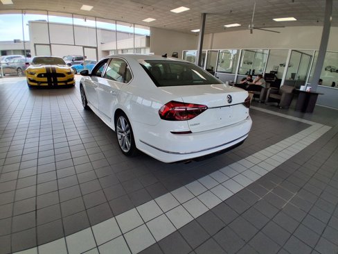 Used 2017 Volkswagen Passat 1.8T R-Line image 3